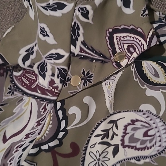 Loft Green Paisly blouse Size Medium - Picture 2 of 4